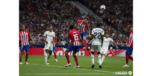 Noche madrileña, apasionante enfrentamiento entre aficionados del Real Madrid y aficionados del Atlético de Madrid